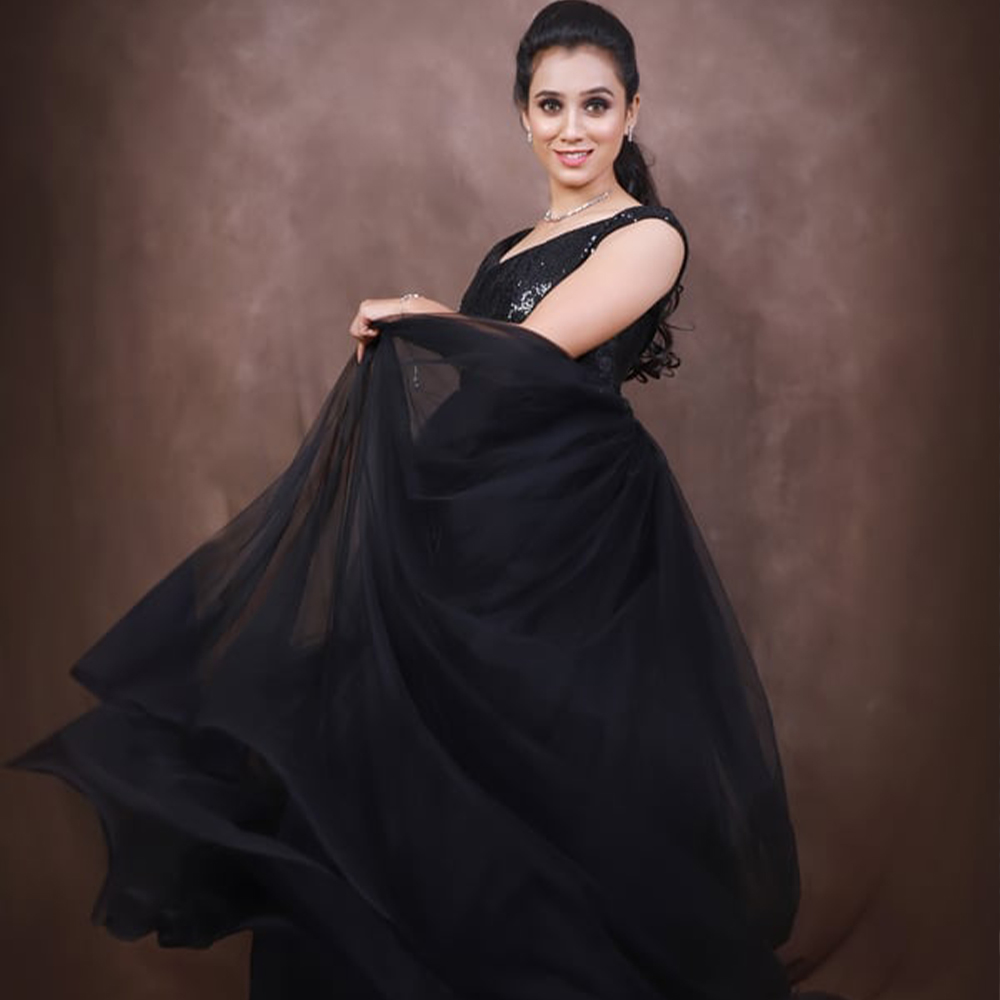 black gown - Image 2